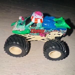 Monster Jam 1:64Monster Truck Green Zombie